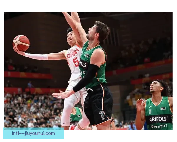 中国队热身赛失利暴露防守漏洞亟需战术调整与提升