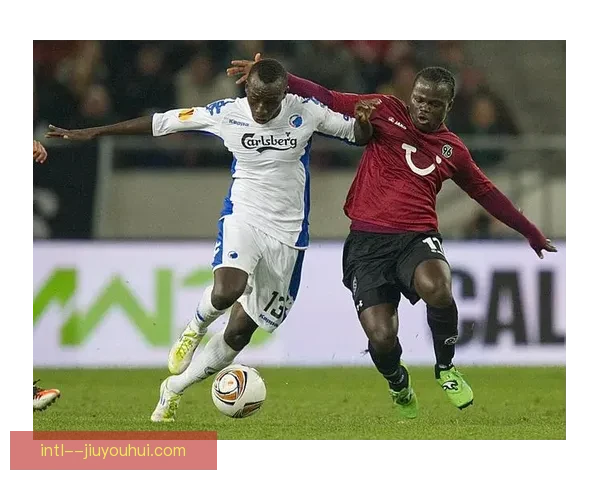 帕普·萨尔中场惊艳远射助力球队攻破曼联大门